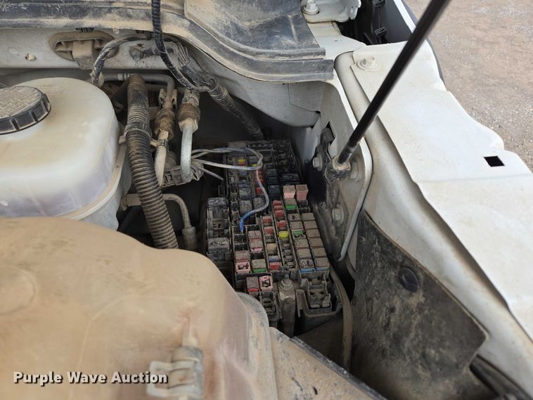 image for item ED2075 2011 Ford F350 Super Duty Crew Cab flatbed pickup truck