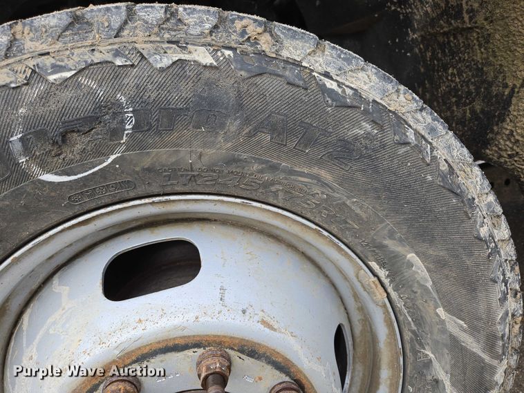 image for item ED2075 2011 Ford F350 Super Duty Crew Cab flatbed pickup truck