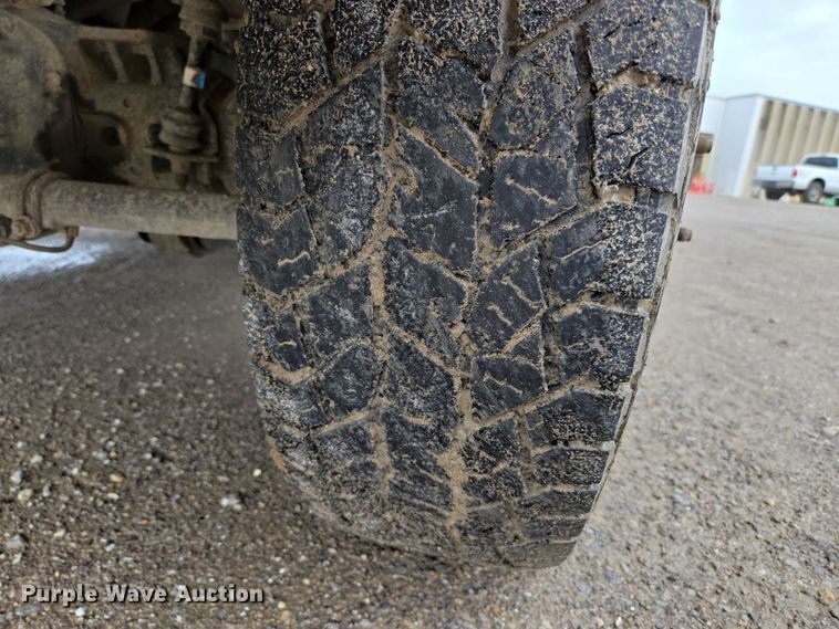 image for item ED2075 2011 Ford F350 Super Duty Crew Cab flatbed pickup truck