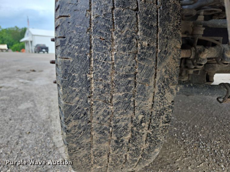 image for item ED2075 2011 Ford F350 Super Duty Crew Cab flatbed pickup truck