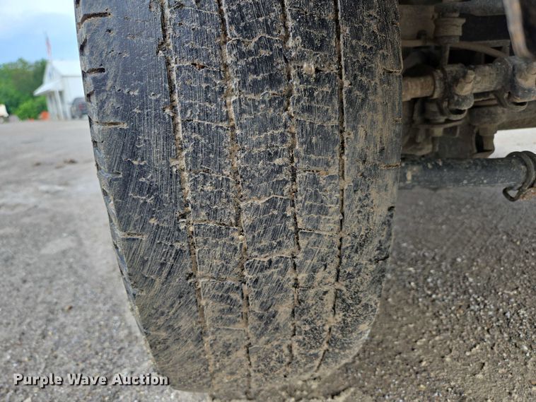 image for item ED2075 2011 Ford F350 Super Duty Crew Cab flatbed pickup truck