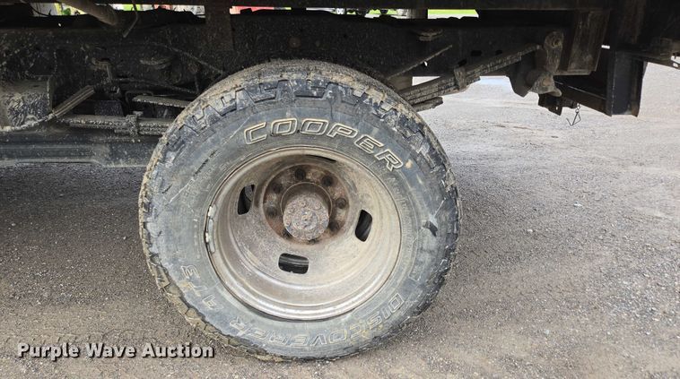 image for item ED2075 2011 Ford F350 Super Duty Crew Cab flatbed pickup truck