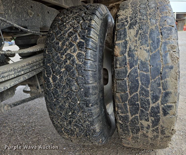 image for item ED2075 2011 Ford F350 Super Duty Crew Cab flatbed pickup truck