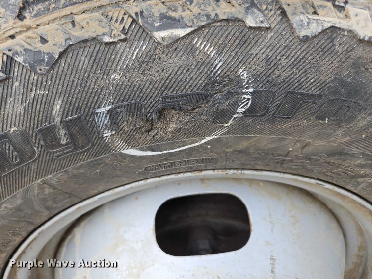 image for item ED2075 2011 Ford F350 Super Duty Crew Cab flatbed pickup truck