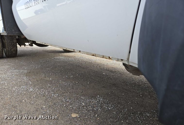 image for item ED2076 2008 Ford F450 Super Duty dump flatbed truck