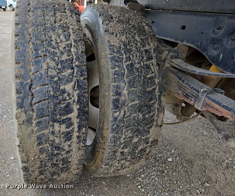 image for item ED2076 2008 Ford F450 Super Duty dump flatbed truck