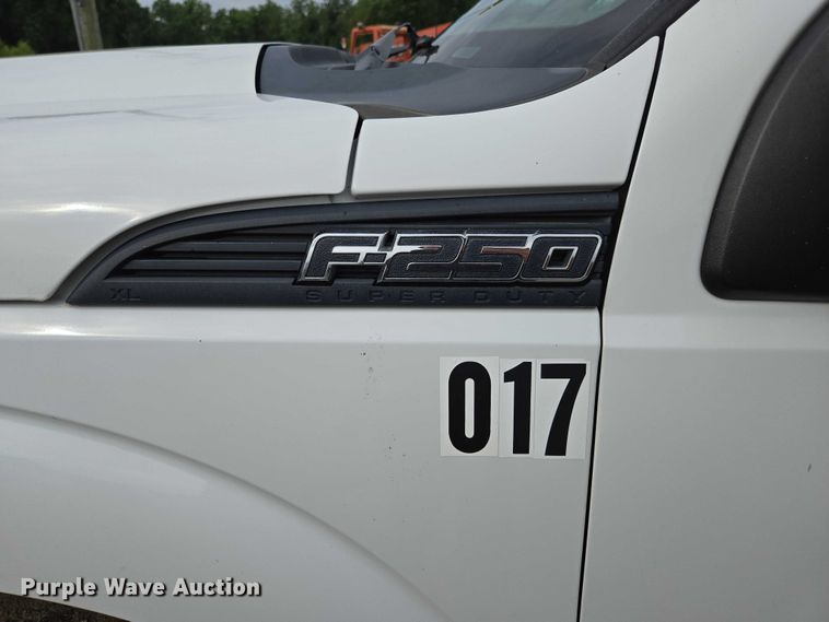 image for item ED2077 2014 Ford F250 Super Duty XLT SuperCab pickup truck