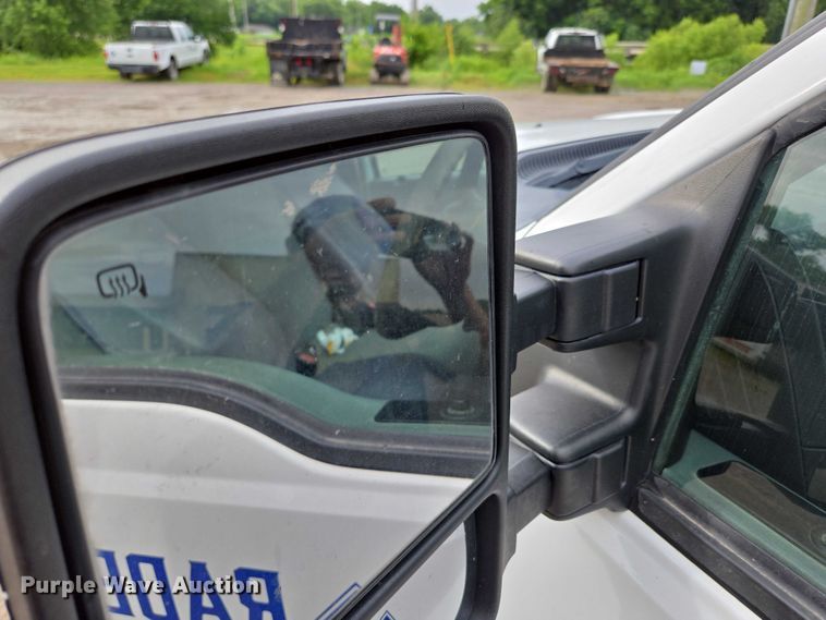 image for item ED2077 2014 Ford F250 Super Duty XLT SuperCab pickup truck