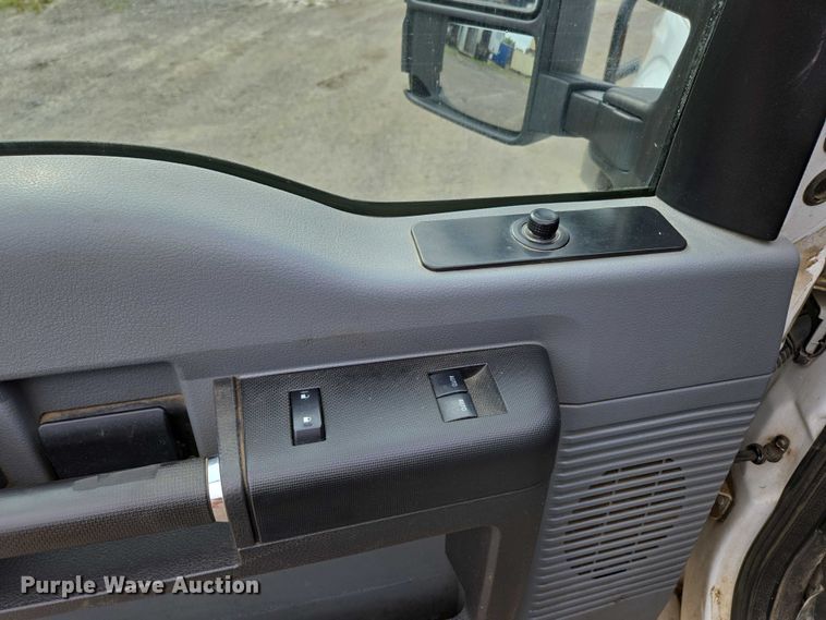 image for item ED2077 2014 Ford F250 Super Duty XLT SuperCab pickup truck