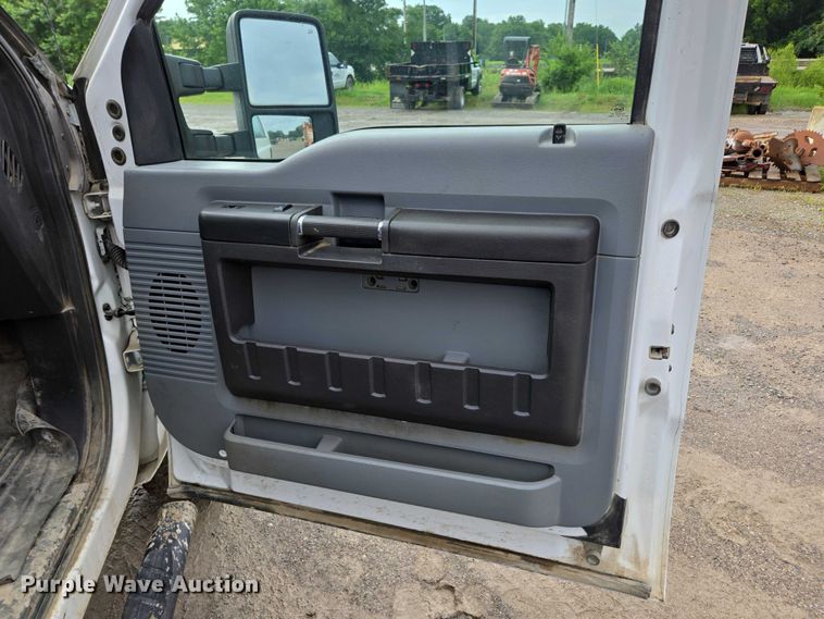 image for item ED2077 2014 Ford F250 Super Duty XLT SuperCab pickup truck