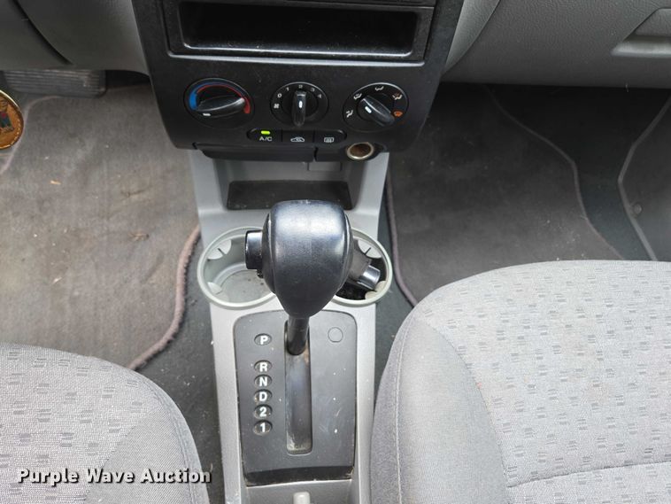 image for item ED2081 2004 Kia Rio 