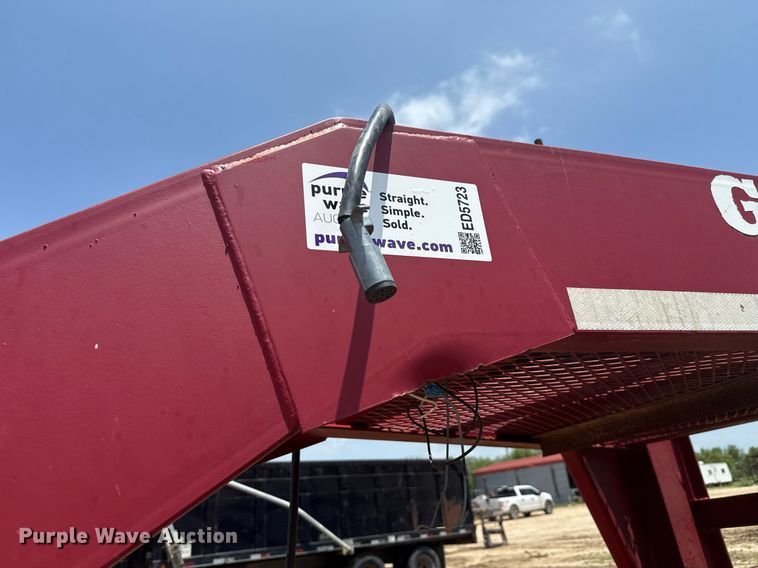image for item ED5723 2010 Gooseneck Trailer 1032102A12A2 equipment trailer