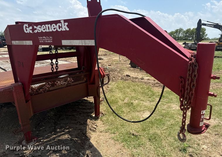 image for item ED5723 2010 Gooseneck Trailer 1032102A12A2 equipment trailer