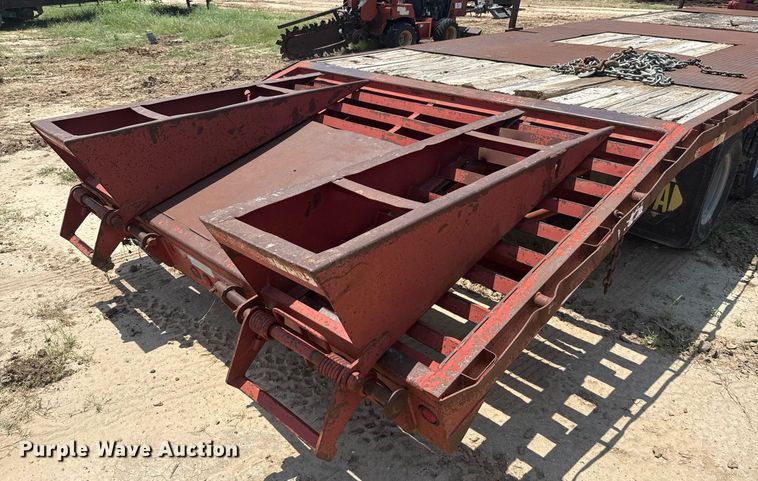 image for item ED5723 2010 Gooseneck Trailer 1032102A12A2 equipment trailer