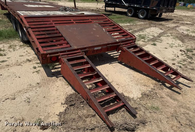image for item ED5723 2010 Gooseneck Trailer 1032102A12A2 equipment trailer