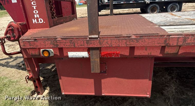 image for item ED5723 2010 Gooseneck Trailer 1032102A12A2 equipment trailer