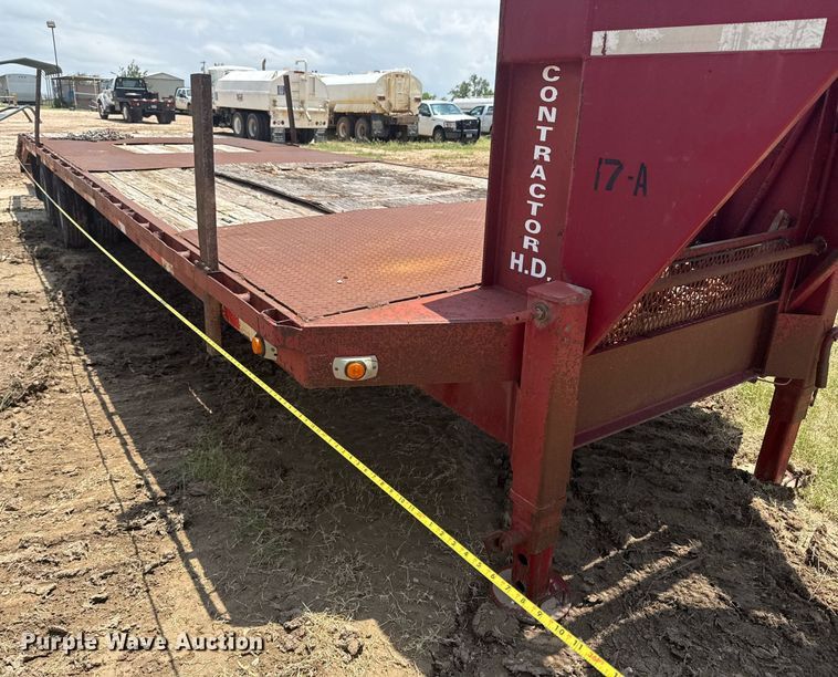 image for item ED5723 2010 Gooseneck Trailer 1032102A12A2 equipment trailer