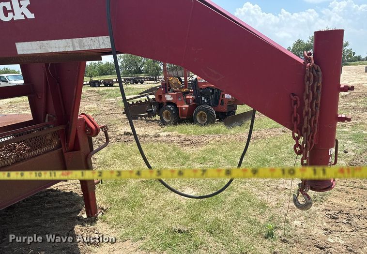 image for item ED5723 2010 Gooseneck Trailer 1032102A12A2 equipment trailer