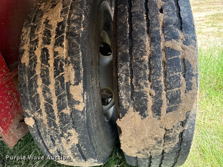 image for item ED5723 2010 Gooseneck Trailer 1032102A12A2 equipment trailer