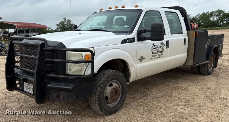 image for item ED5724 2011 Ford F350 Super Duty Crew Cab flatbed pickup truck