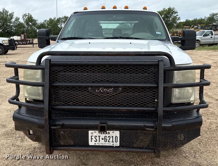 image for item ED5724 2011 Ford F350 Super Duty Crew Cab flatbed pickup truck