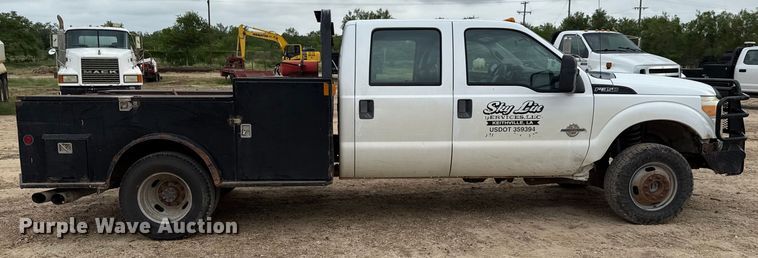 image for item ED5724 2011 Ford F350 Super Duty Crew Cab flatbed pickup truck