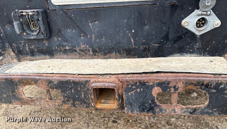 image for item ED5724 2011 Ford F350 Super Duty Crew Cab flatbed pickup truck