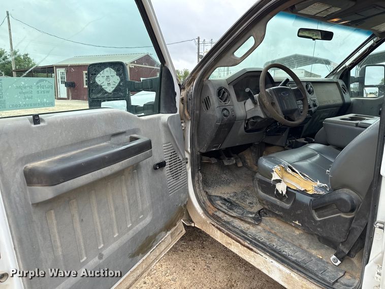 image for item ED5724 2011 Ford F350 Super Duty Crew Cab flatbed pickup truck