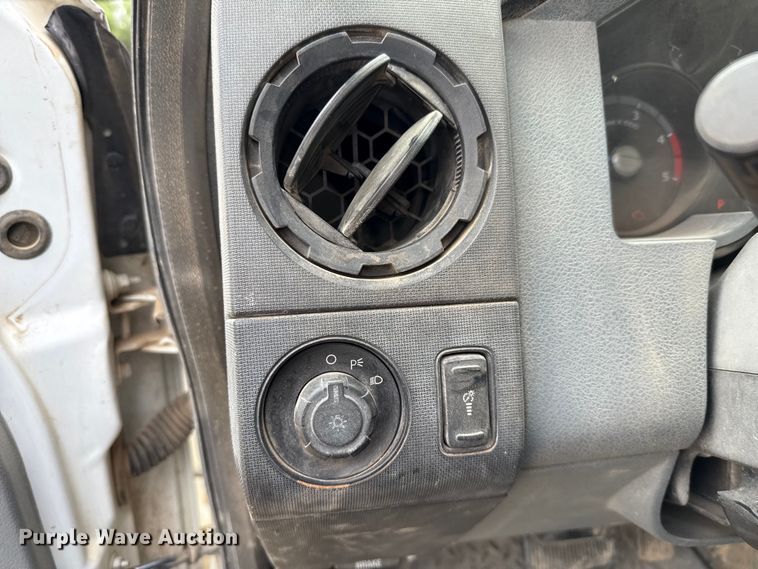 image for item ED5724 2011 Ford F350 Super Duty Crew Cab flatbed pickup truck