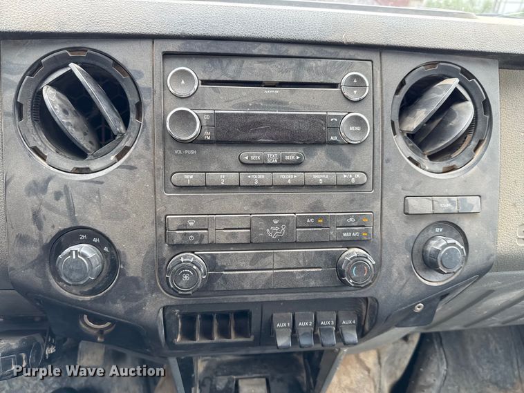 image for item ED5724 2011 Ford F350 Super Duty Crew Cab flatbed pickup truck