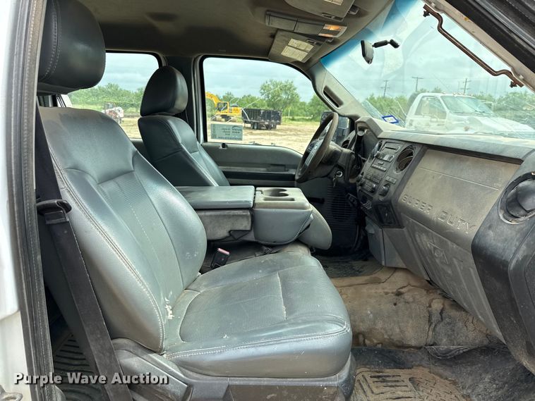 image for item ED5724 2011 Ford F350 Super Duty Crew Cab flatbed pickup truck