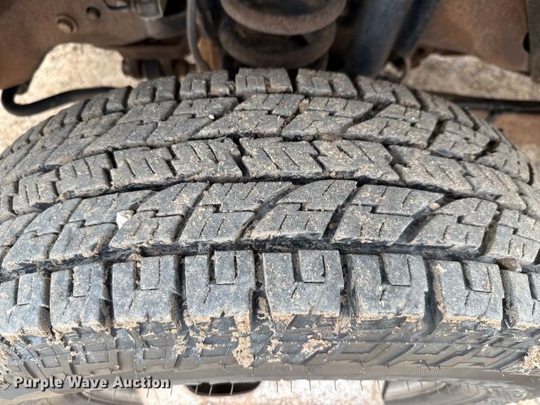 image for item ED5724 2011 Ford F350 Super Duty Crew Cab flatbed pickup truck