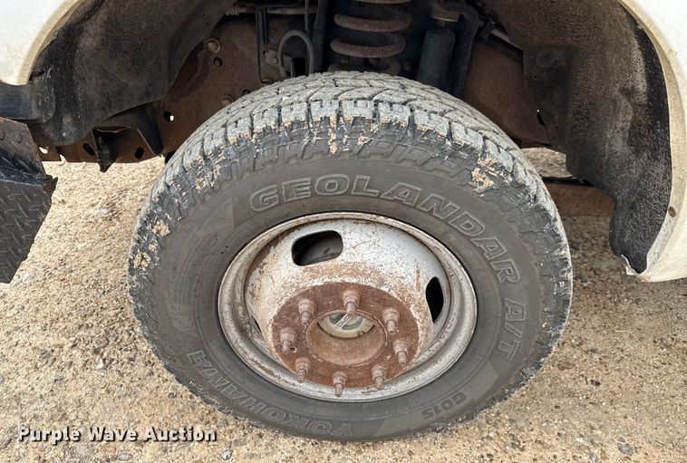 image for item ED5724 2011 Ford F350 Super Duty Crew Cab flatbed pickup truck