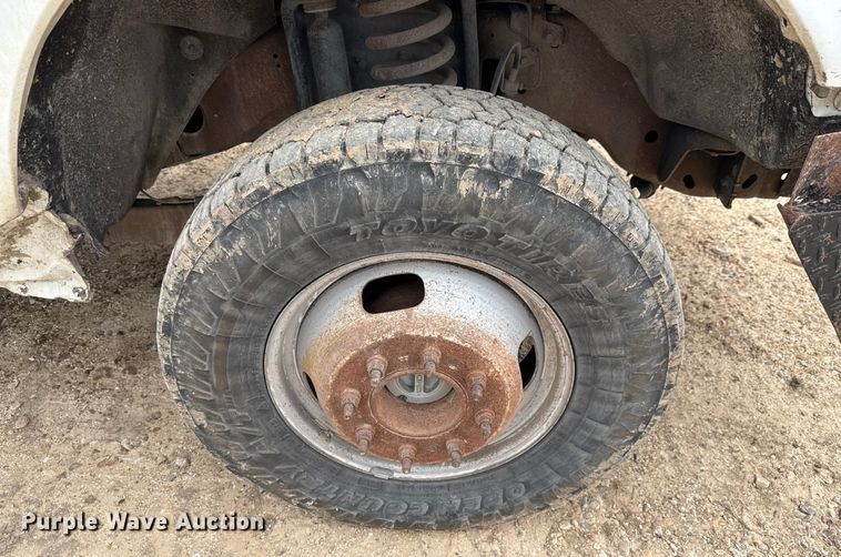 image for item ED5724 2011 Ford F350 Super Duty Crew Cab flatbed pickup truck