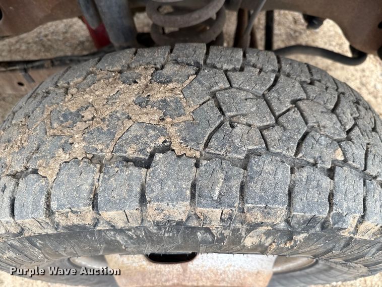 image for item ED5724 2011 Ford F350 Super Duty Crew Cab flatbed pickup truck