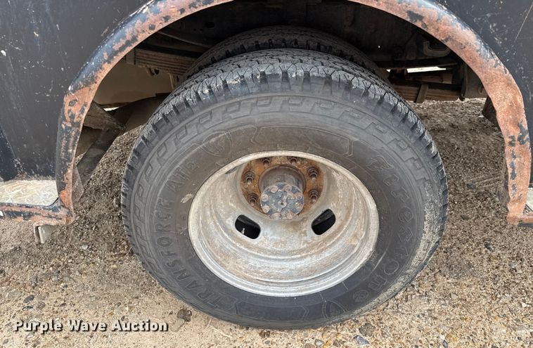 image for item ED5724 2011 Ford F350 Super Duty Crew Cab flatbed pickup truck