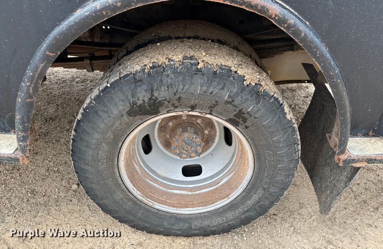 image for item ED5724 2011 Ford F350 Super Duty Crew Cab flatbed pickup truck