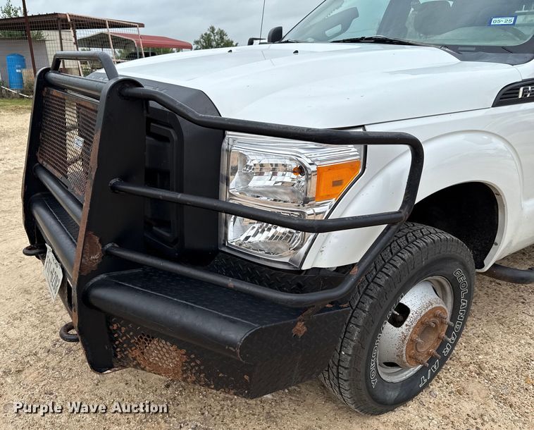 image for item ED5730 2011 Ford F350 Super Duty Crew Cab flatbed pickup truck