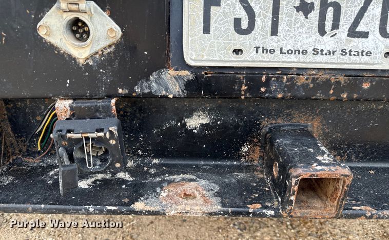 image for item ED5730 2011 Ford F350 Super Duty Crew Cab flatbed pickup truck