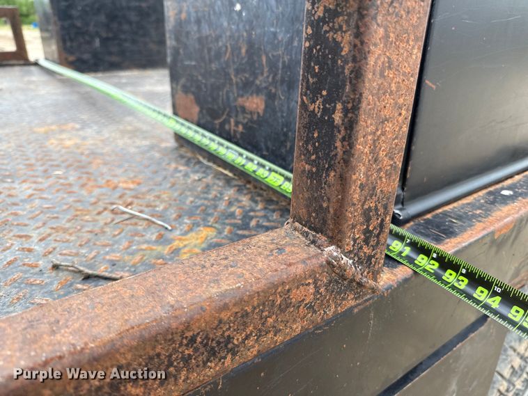 image for item ED5730 2011 Ford F350 Super Duty Crew Cab flatbed pickup truck