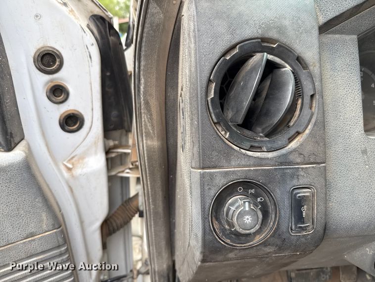 image for item ED5730 2011 Ford F350 Super Duty Crew Cab flatbed pickup truck