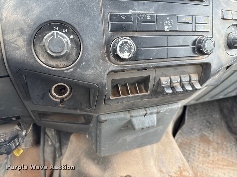 image for item ED5730 2011 Ford F350 Super Duty Crew Cab flatbed pickup truck