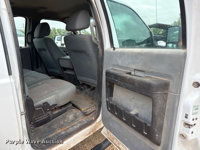 image for item ED5730 2011 Ford F350 Super Duty Crew Cab flatbed pickup truck