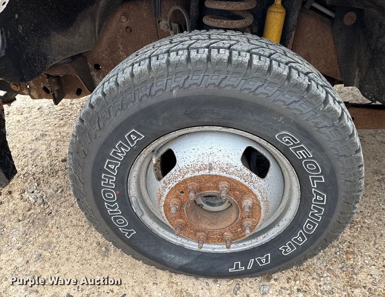 image for item ED5730 2011 Ford F350 Super Duty Crew Cab flatbed pickup truck