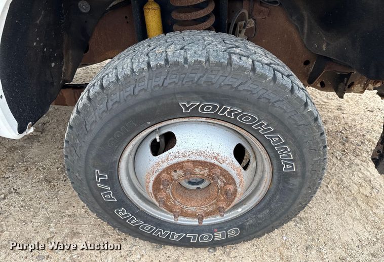 image for item ED5730 2011 Ford F350 Super Duty Crew Cab flatbed pickup truck