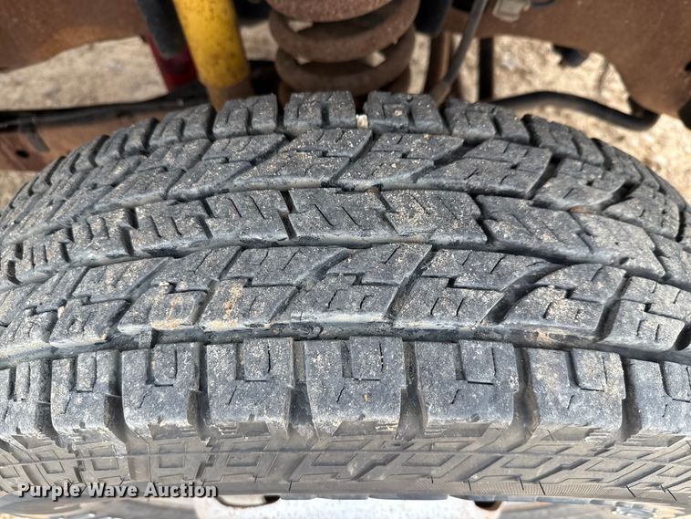 image for item ED5730 2011 Ford F350 Super Duty Crew Cab flatbed pickup truck