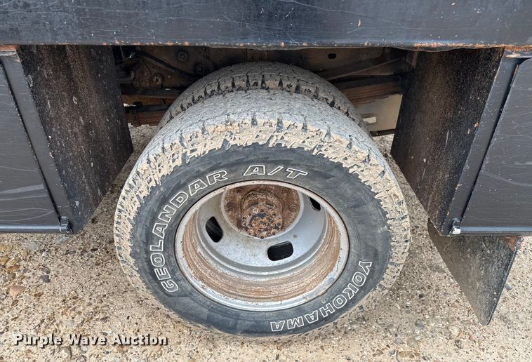 image for item ED5730 2011 Ford F350 Super Duty Crew Cab flatbed pickup truck