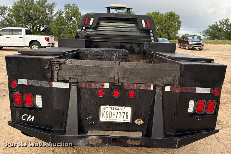 image for item ED5742 2017 Ford F350 Super Duty Crew Cab flatbed pickup truck