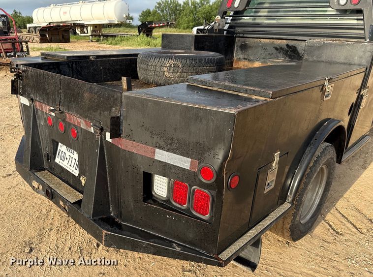 image for item ED5742 2017 Ford F350 Super Duty Crew Cab flatbed pickup truck