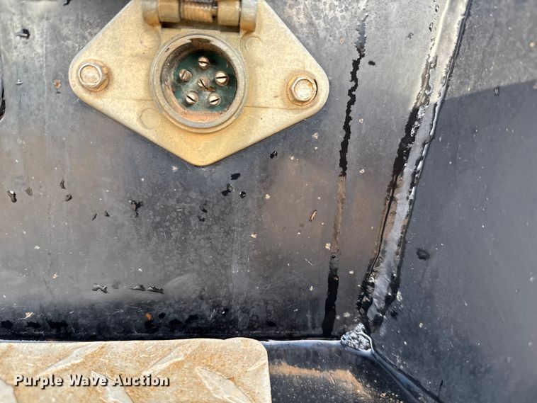 image for item ED5742 2017 Ford F350 Super Duty Crew Cab flatbed pickup truck